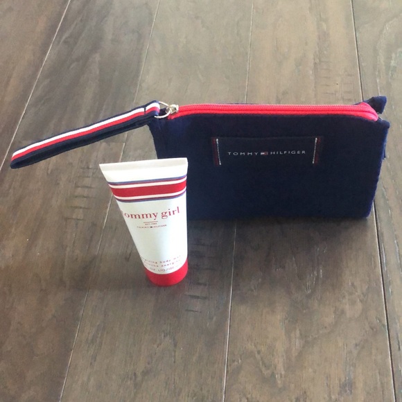 Tommy Hilfiger Accessories - 🔥3/$20 Make up pouch with body wash